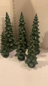 lot 3405 image: Christmas tree decor