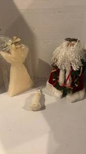 lot 3412 image: Christmas decor