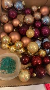 lot 3417 image: Christmas ornaments and hooks