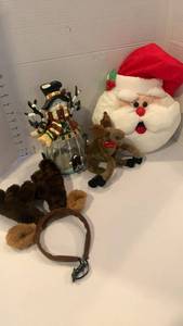 lot 3418 image: Christmas decor