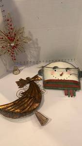 lot 3420 image: Christmas tree toppers and decor