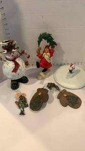 lot 3421 image: Christmas decor