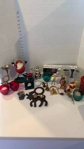 lot 3422 image: Christmas decor