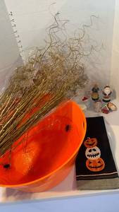lot 3430 image: Halloween and Christmas decor