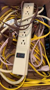 lot 3433 image: Extension cords