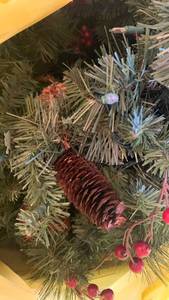 lot 3501 image: Lighted Christmas garland in bin