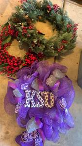 lot 3502 image: Christmas decor wreathes and KState wreath