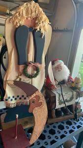 lot 3504 image: Animated Santa and Christmas decor