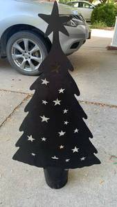 lot 3512 image: Metal Christmas tree candle decor 48 inches tall