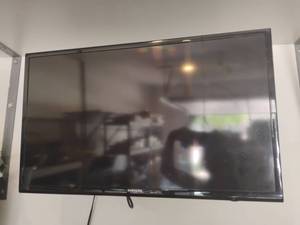 lot 3709 image: 31 inch Samsung Television.  Will need tools to take it off wall