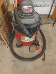 lot 3712 image: 10 Gallon Shop Vac