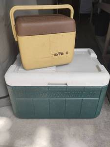 lot 3714 image: Coleman Cooler.  Needs cleaned