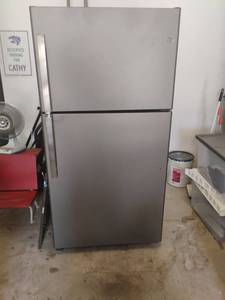 lot 3720 image: GE Refrigerator.  Located in Garage. 65.5 x 33 x 32