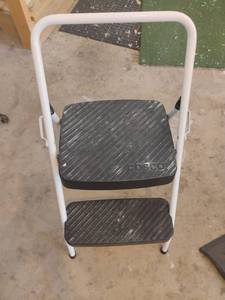 lot 3725 image: Cosco Step Ladder