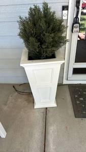 lot 4004 image: White plastic planter - 28 inches tall, top wis 15.5 inches square - with faux tree