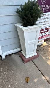 lot 4007 image: White plastic planter - 28 inches tall, top wis 15.5 inches square - with faux tree