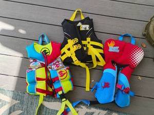 lot 4104 image: Life Jackets.  2 are 30 to 50 lbs. And the other is infant, under 30 lbs.