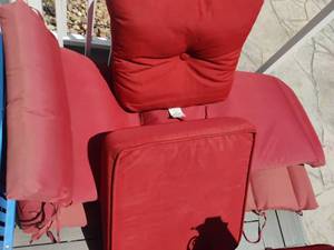 lot 4128 image: Cushion and 2 Loungers