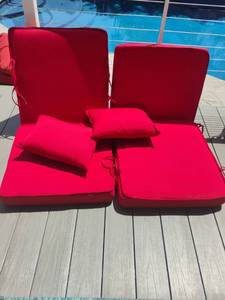 lot 4131 image: Cushions with Pillows