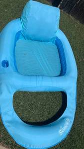 lot 4213 image: Pool float