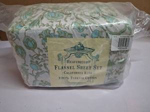 lot 1868 image: Heavyweight Turkish Cotton Floral Flannel Sheet Set - California King