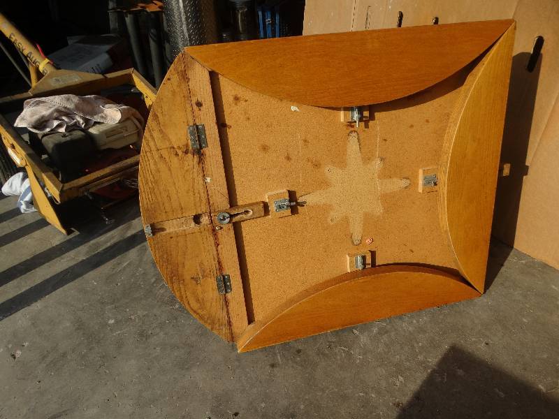 lot 2441 image: Dining table w leaves- 36 x 36