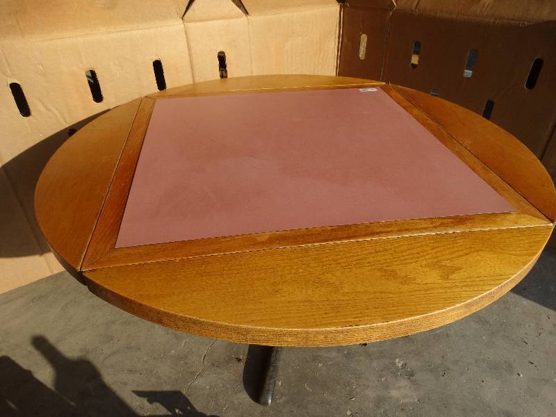 lot 2442 image: Dining table w leaves- 36 x 36