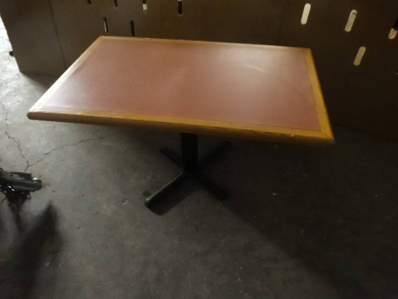 lot 2470 image: pedestal dining table- 30 x 48