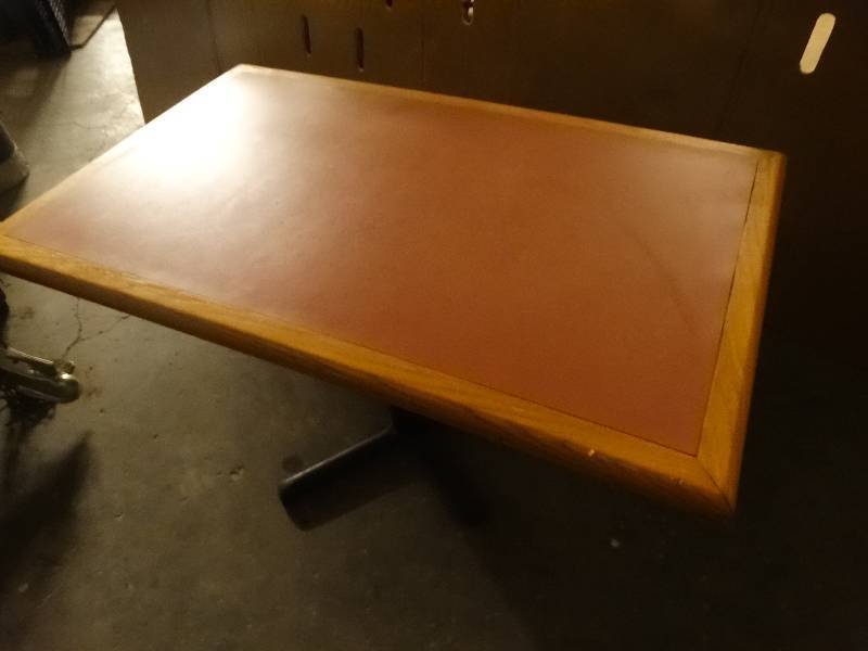 lot 2473 image: pedestal dining table- 30 x 48