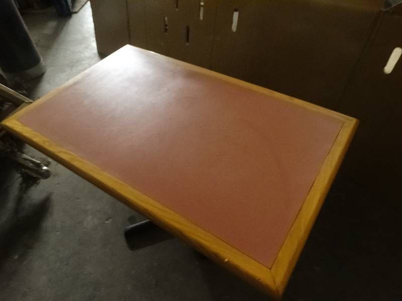 lot 2475 image: pedestal dining table- 30 x 48