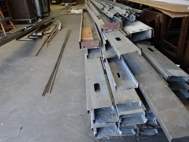 lot 2505 image: Steel metal building structure. Support beams 10 long, other beams 14 10 long