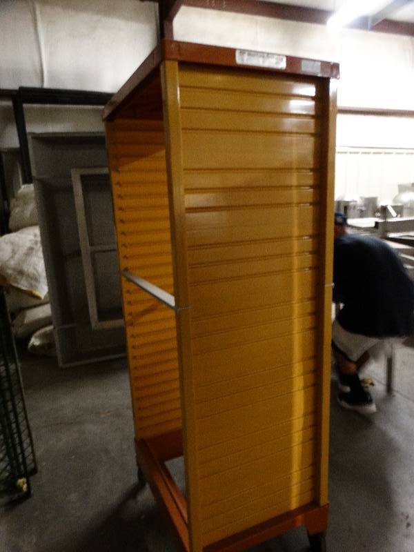 lot 2525 image: Max Rack Bakery Rack w 26 openings.