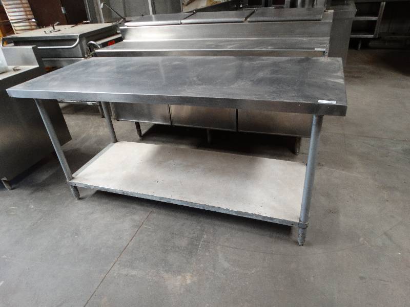 lot 2541 image: Stainless steel table with lower shelf.