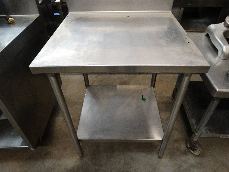 lot 2562 image: 30 x 30 x 36T Stainless steel table with lower shelf.