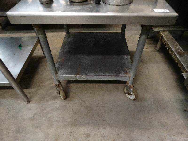 lot 2564 image: 30 x 30 x 29T Stainless steel table on casters with under shelf.