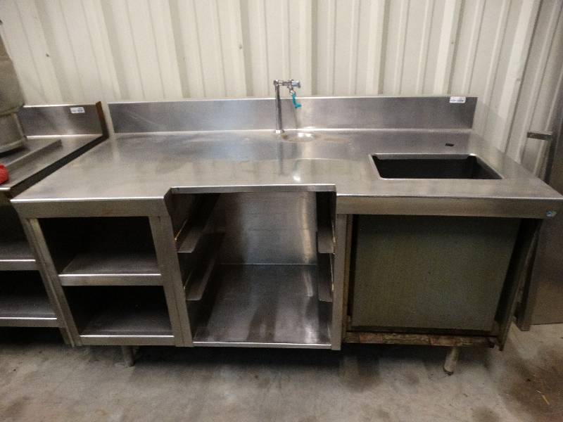 lot 2572 image: 66W x 32D x 36T Stainless steel table with 21D x 13 x 18 icewell, watertap and undershelves.