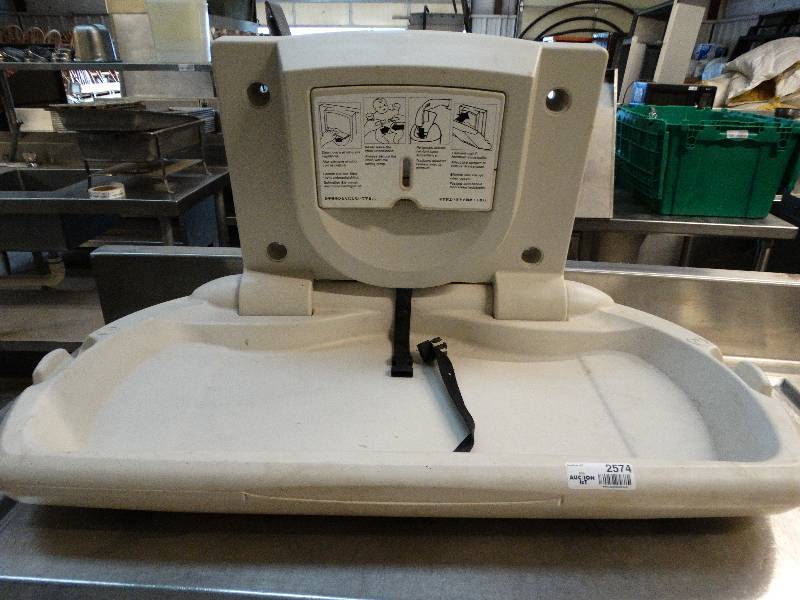 lot 2574 image: Baby diaper changing station.