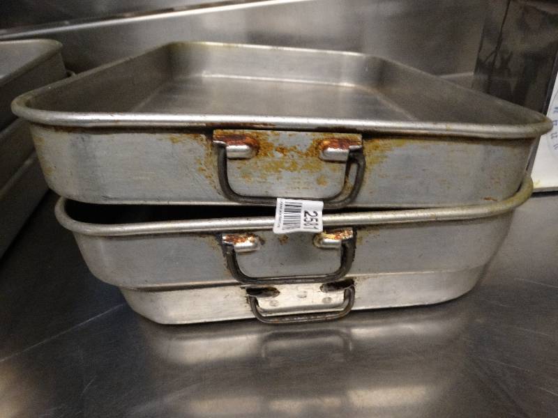 lot 2581 image: Lot of 3 pans 12W x18L x 2D