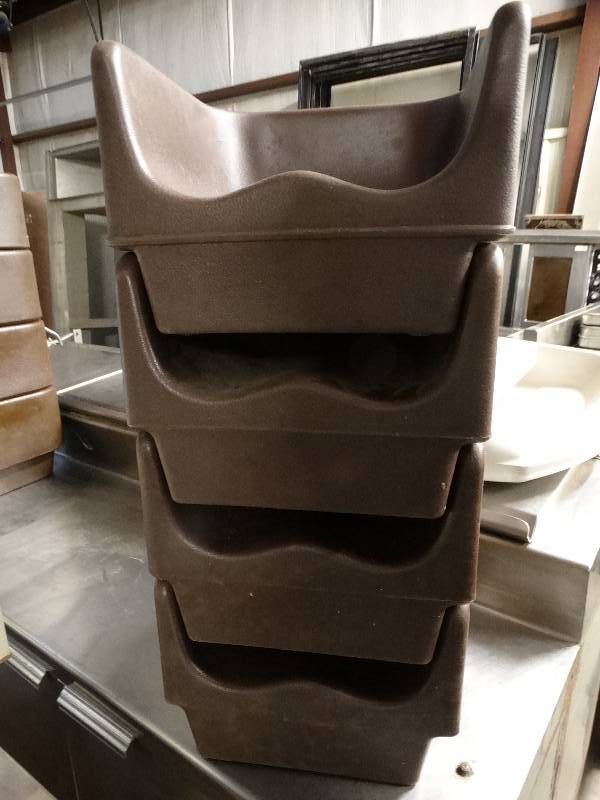 lot 2588 image: Lot of 4 brown booster seats.