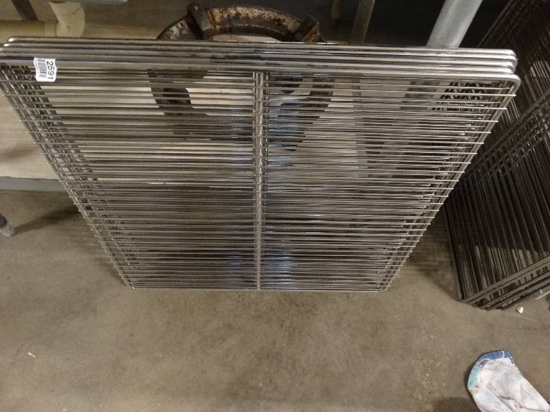 lot 2591 image: Lot of 5 wire racks.