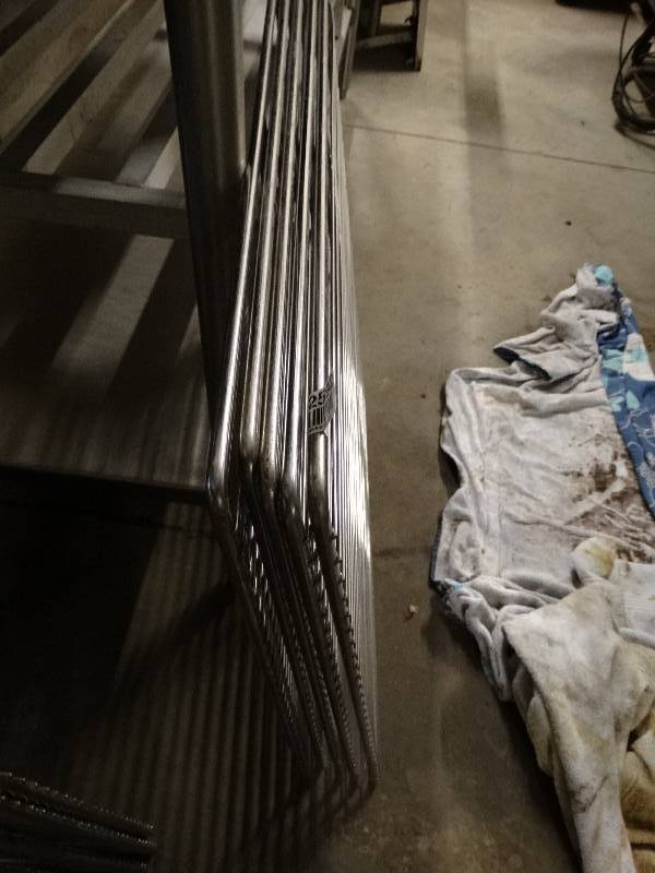 lot 2592 image: Lot of 5 wire racks.