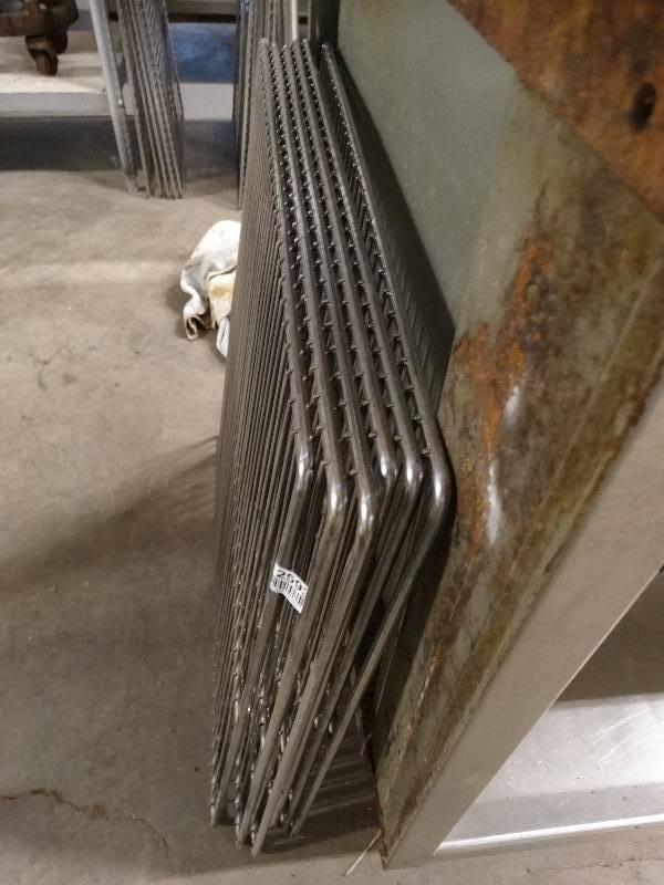 lot 2593 image: Lot of 6 wire racks.