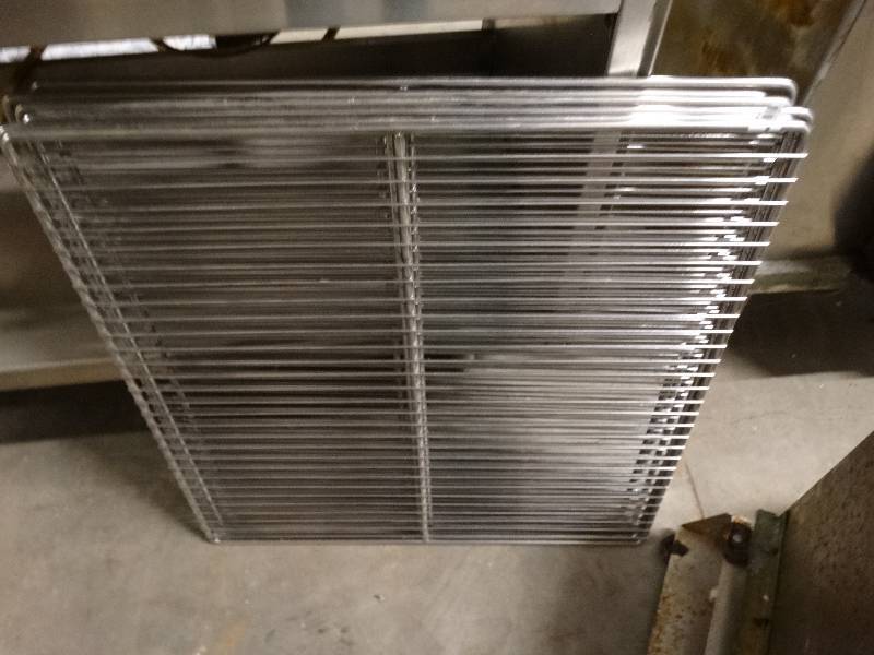 lot 2594 image: Lot of 6 wire racks.