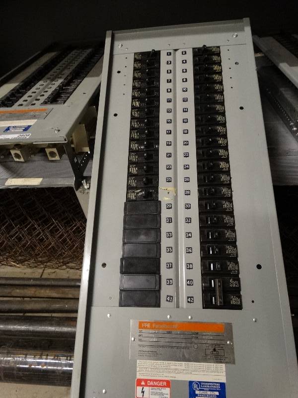 lot 2609 image: I-T-E Panelbox Type CDP-7, 225A, 120208V, 3Ph, 4 Wire