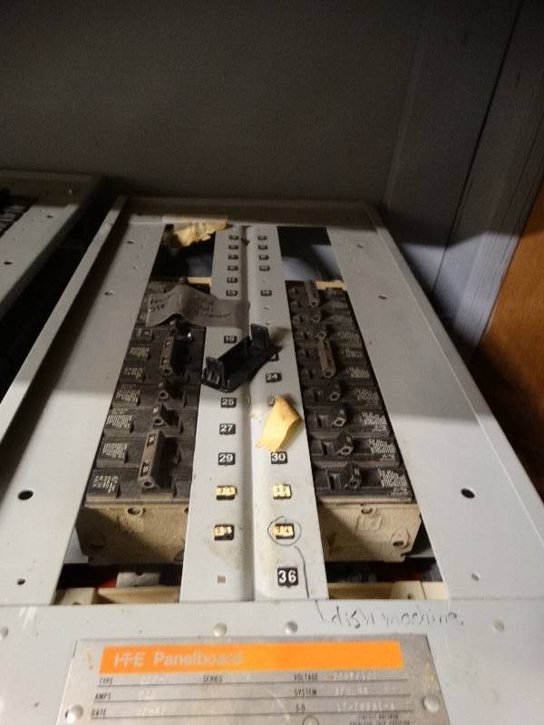 lot 2611 image: I-T-E Panelbox Type CDP-7, 225A, 120208V, 3Ph, 4 Wire
