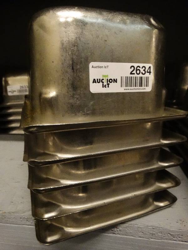 lot 2634 image: Lot of 5 stainless steel food bar container inserts