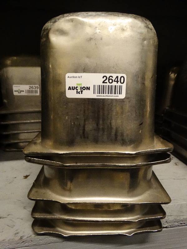 lot 2640 image: Lot of 5 stainless steel food bar container inserts