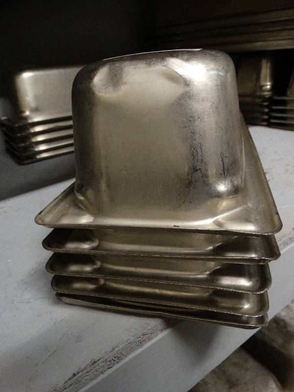 lot 2656 image: Lot of 5 stainless steel food bar container inserts
