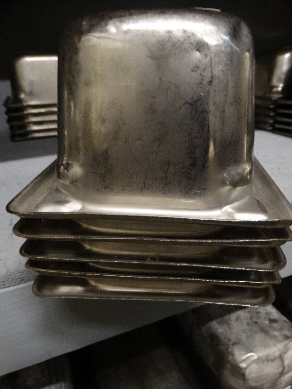 lot 2657 image: Lot of 5 stainless steel food bar container inserts