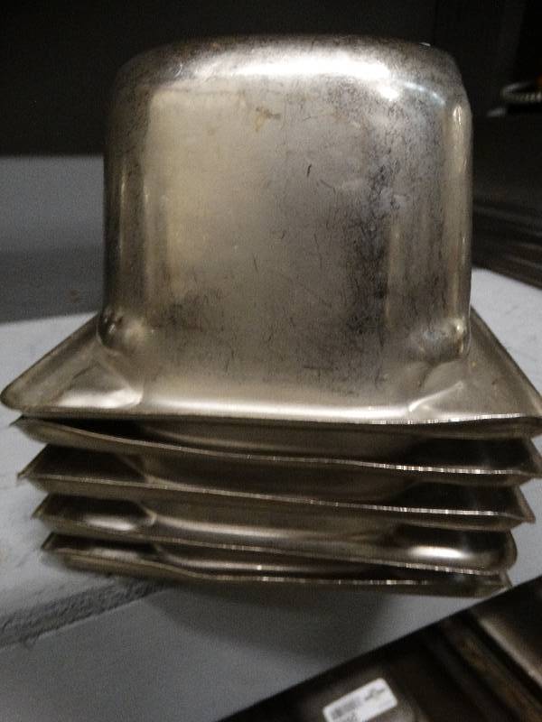 lot 2660 image: Lot of 5 stainless steel food bar container inserts